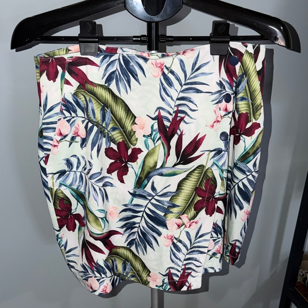 Lady Hagen White and Red Floral Golf Skort